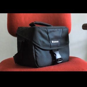 NEW Canon EOS Shoulder Bag (200es)